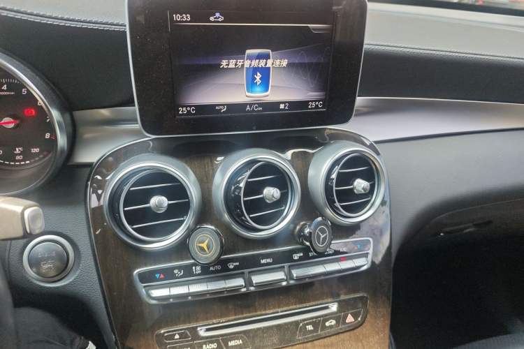 Used Mercedes-Benz GLC 2018 Facelift GLC 260 4MATIC Luxury Edition Audio And AC Panel