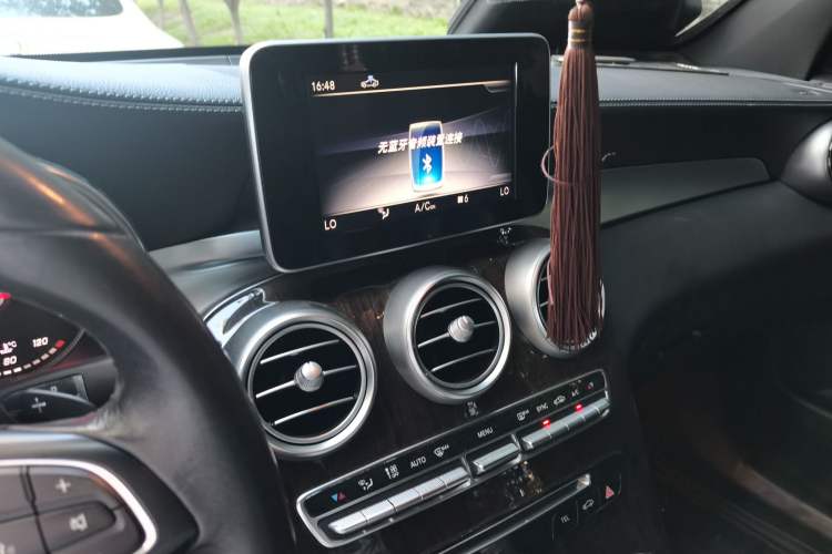 Used Mercedes-Benz GLC 2018 Facelift GLC 260 4MATIC Luxury Edition Audio And AC Panel