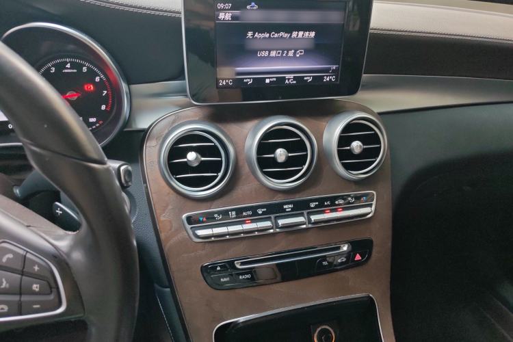 Used Mercedes-Benz GLC 2018 Refreshed GLC 300 4MATIC Dynamic Edition Audio And AC Panel