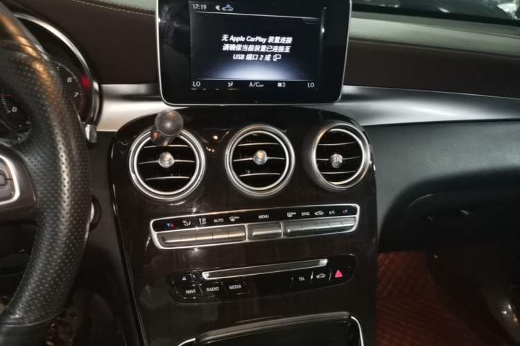 Used Mercedes-Benz GLC 2018 Facelift GLC 260 4MATIC Luxury Edition Audio And AC Panel