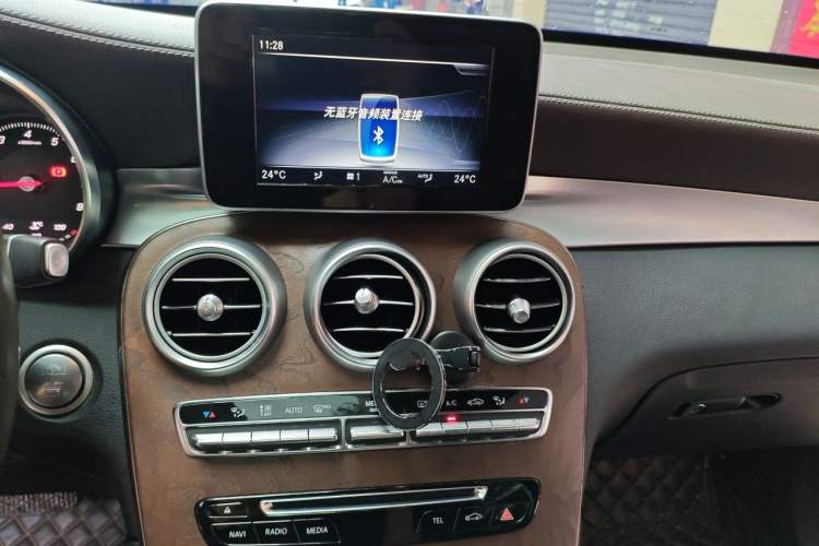 Used Mercedes-Benz GLC 2018 Refreshed GLC 300 4MATIC Dynamic Edition Audio And AC Panel