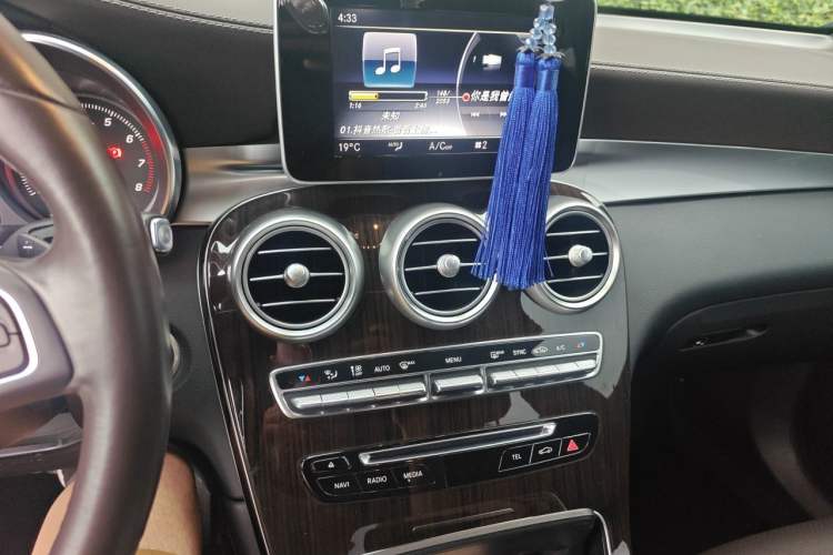 Used Mercedes-Benz GLC 2018 GLC 260 4MATIC Luxury Model Audio And AC Panel