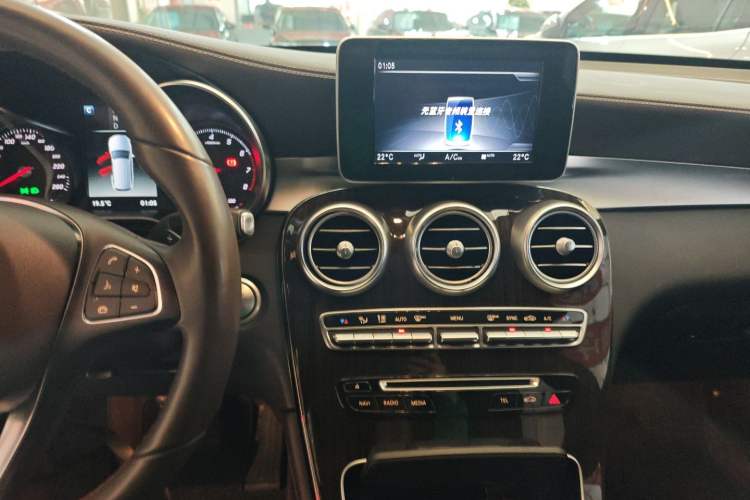 Used Mercedes-Benz GLC 2018 GLC 260 4MATIC Dynamic Edition Audio And AC Panel