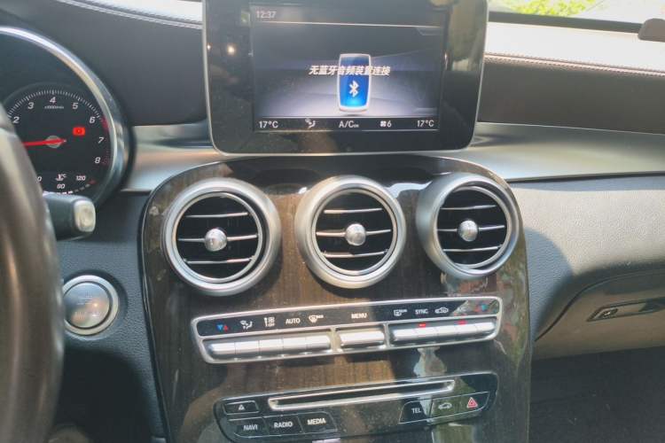 Used Mercedes-Benz GLC 2018 Facelift GLC 260 4MATIC Luxury Edition Audio And AC Panel