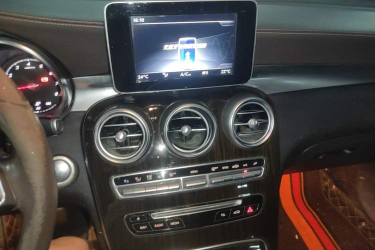 Used Mercedes-Benz GLC 2018 Facelifted GLC 260 4MATIC Dynamic Edition Audio And AC Panel