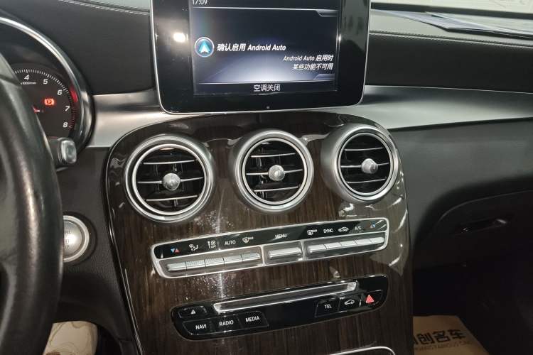 Used Mercedes-Benz GLC 2018 Facelifted GLC 260 4MATIC Dynamic Edition Audio And AC Panel