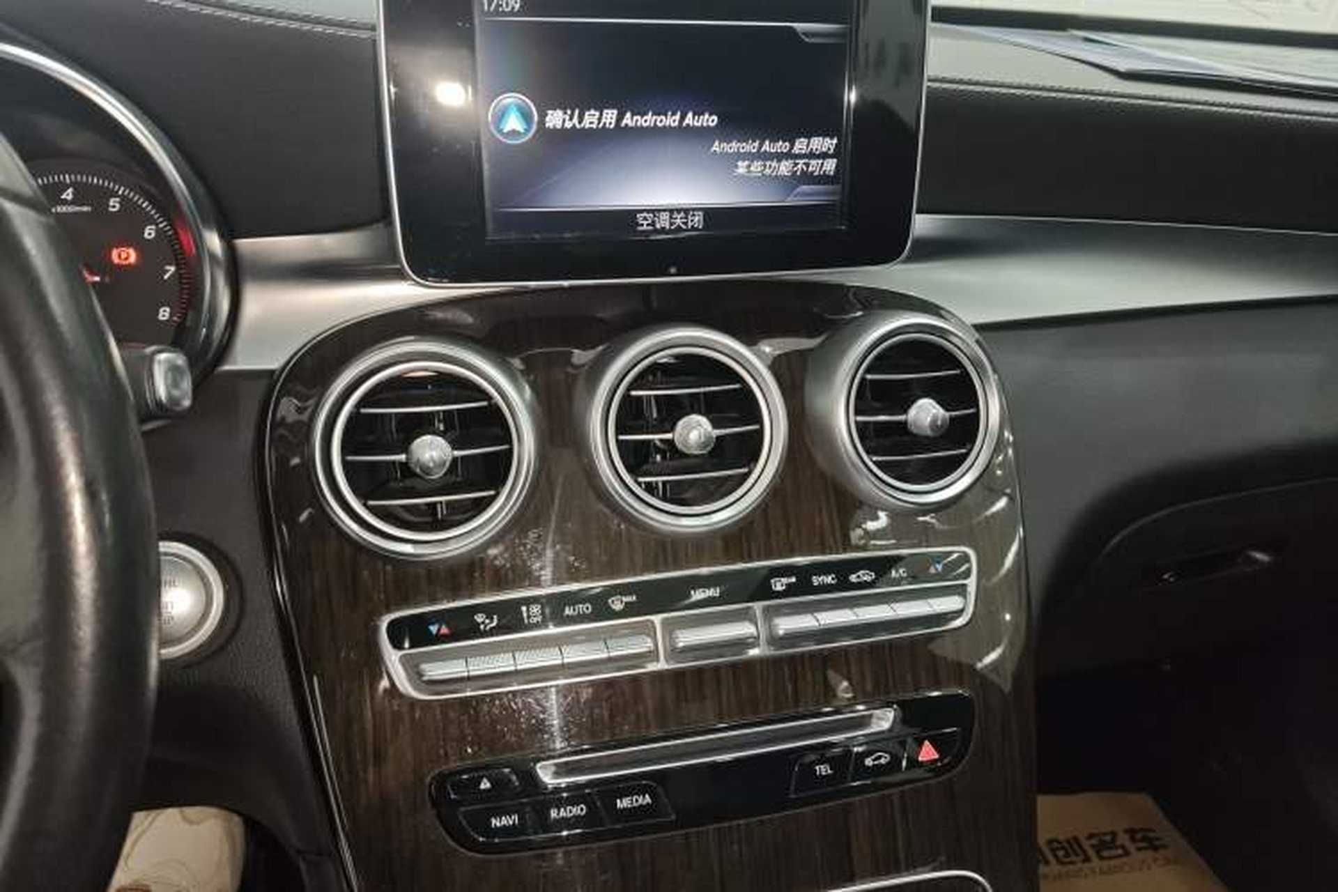 Used Mercedes-Benz GLC 2018 Facelifted GLC 260 4MATIC Dynamic Edition Audio And AC Panel