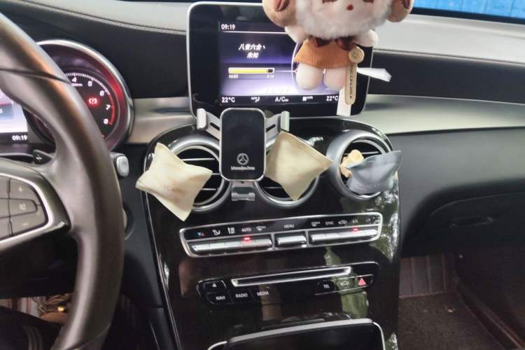 Used Mercedes-Benz GLC 2018 Facelift GLC 260 4MATIC Luxury Edition Audio And AC Panel