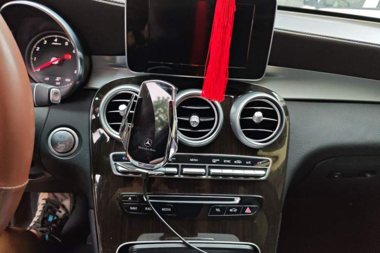 Used Mercedes-Benz GLC 2018 Facelift GLC 260 4MATIC Luxury Edition Audio And AC Panel