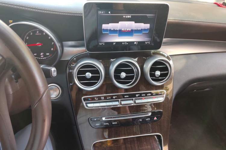 Used Mercedes-Benz GLC 2018 Facelifted GLC 260 4MATIC Dynamic Edition Audio And AC Panel
