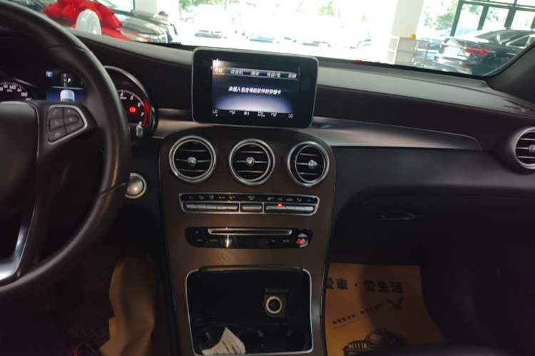 Used Mercedes-Benz GLC 2018 GLC 300 4MATIC Sport Edition Audio And AC Panel