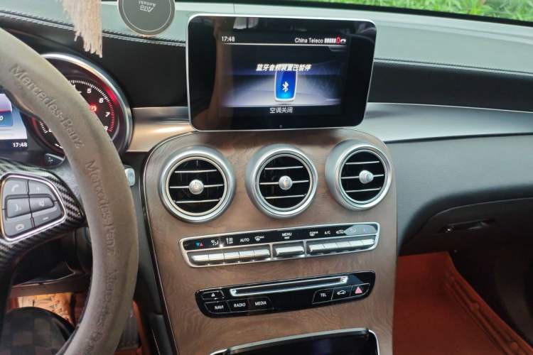 Used Mercedes-Benz GLC 2018 Refreshed GLC 300 4MATIC Dynamic Edition Audio And AC Panel