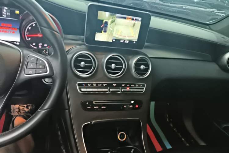 Used Mercedes-Benz GLC 2018 GLC 300 4MATIC Sport Edition Audio And AC Panel