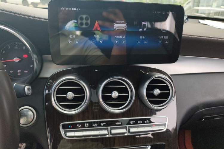 Used Mercedes-Benz GLC 2018 Facelifted GLC 260 4MATIC Dynamic Edition Audio And AC Panel