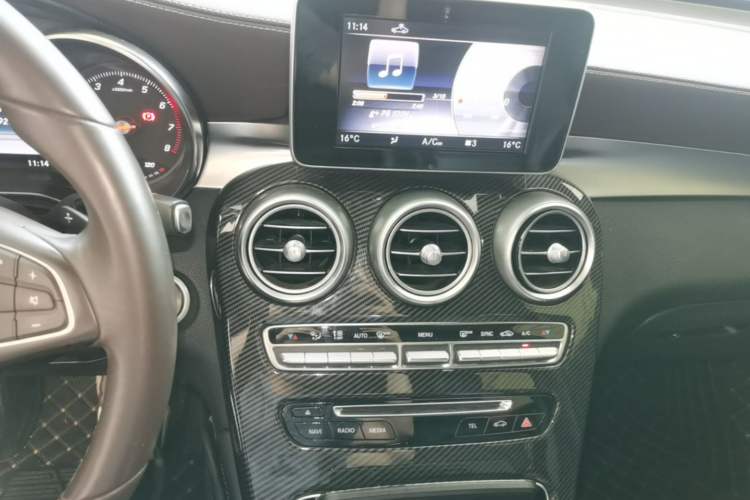 Used Mercedes-Benz GLC 2018 Facelift GLC 260 4MATIC Luxury Edition Audio And AC Panel