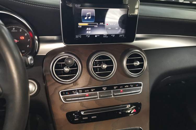 Used Mercedes-Benz GLC 2018 Refreshed GLC 300 4MATIC Dynamic Edition Audio And AC Panel