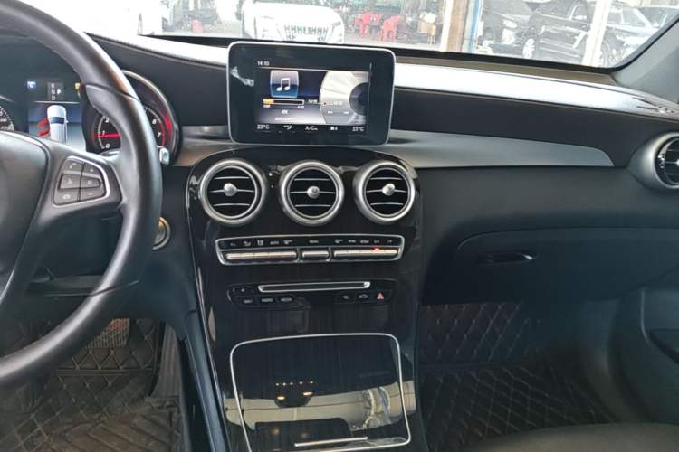 Used Mercedes-Benz GLC 2018 Facelifted GLC 260 4MATIC Dynamic Edition Audio And AC Panel