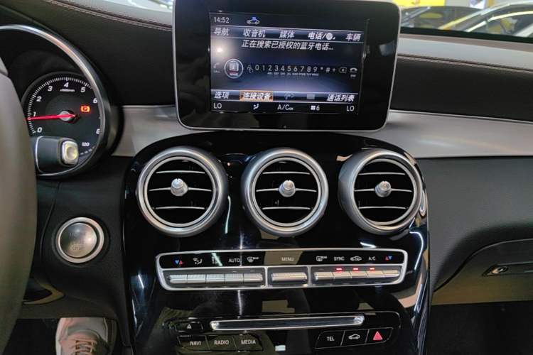 Used Mercedes-Benz GLC 2018 Facelift GLC 200 4MATIC Audio And AC Panel