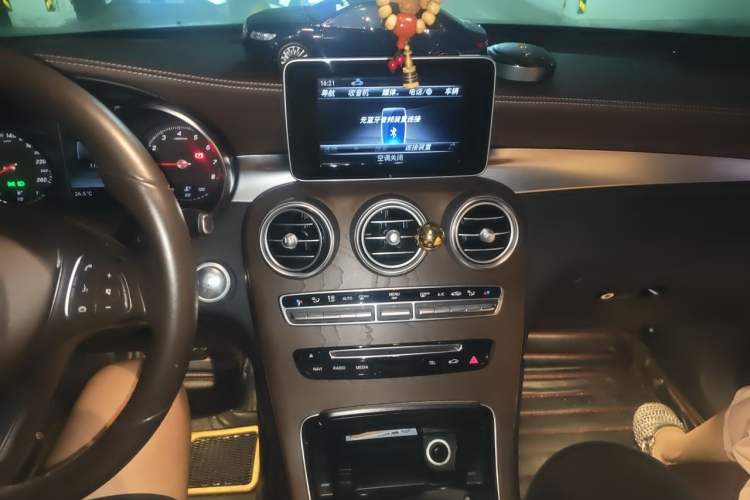 Used Mercedes-Benz GLC 2018 GLC 300 4MATIC Sport Edition Audio And AC Panel