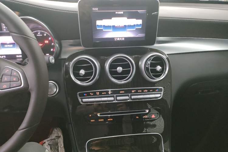 Used Mercedes-Benz GLC 2018 GLC 260 4MATIC Dynamic Edition Audio And AC Panel