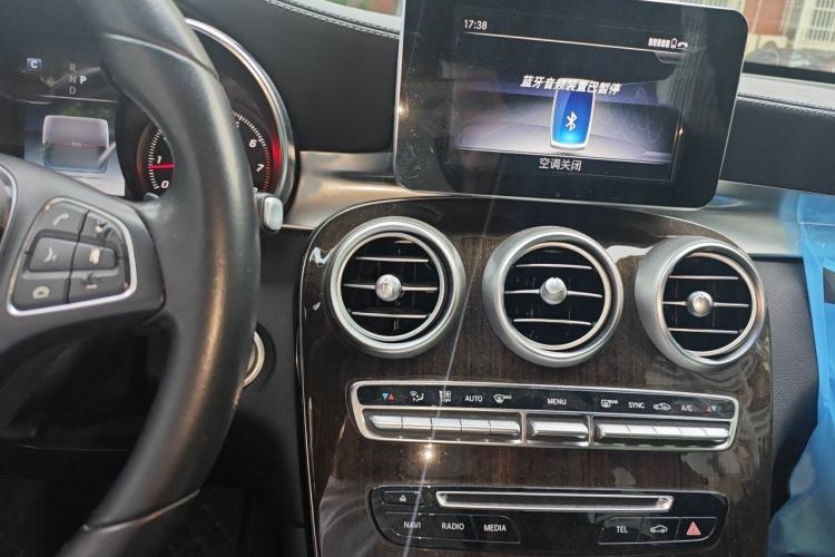 Used Mercedes-Benz GLC 2018 Facelift GLC 260 4MATIC Luxury Edition Audio And AC Panel