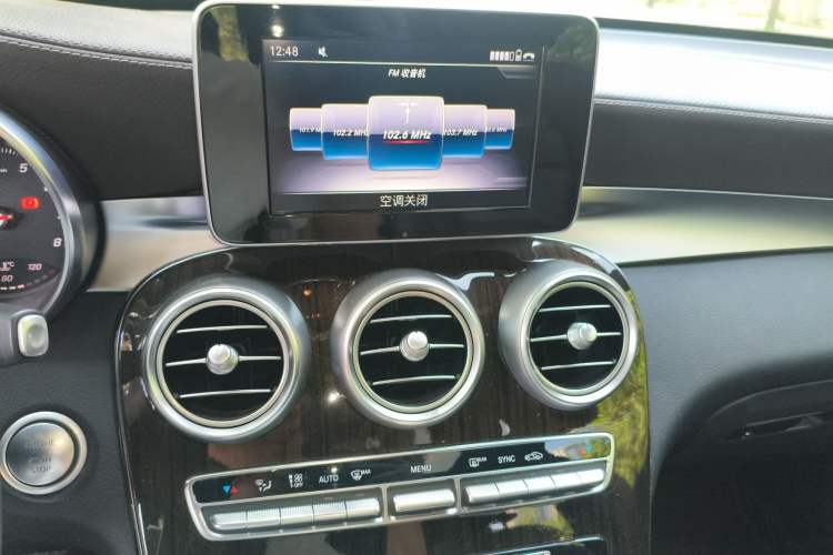 Used Mercedes-Benz GLC 2018 Facelift GLC 260 4MATIC Luxury Edition Audio And AC Panel