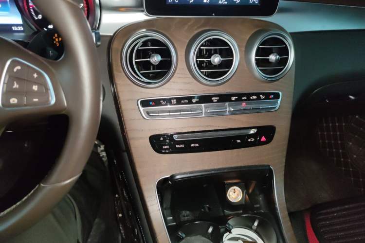 Used Mercedes-Benz GLC 2018 Refreshed GLC 300 4MATIC Dynamic Edition Audio And AC Panel