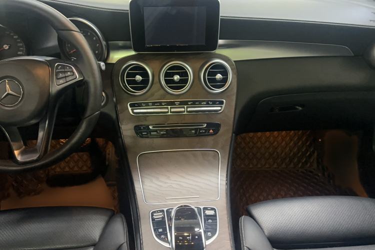 Used Mercedes-Benz GLC 2018 Refreshed GLC 300 4MATIC Dynamic Edition Audio And AC Panel