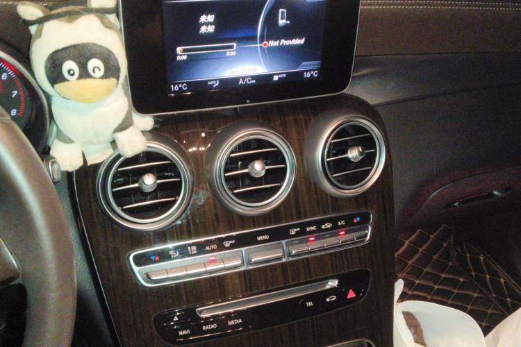 Used Mercedes-Benz GLC 2018 GLC 260 4MATIC Luxury Model Audio And AC Panel