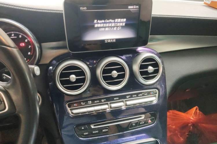 Used Mercedes-Benz GLC 2018 Facelift GLC 260 4MATIC Luxury Edition Audio And AC Panel