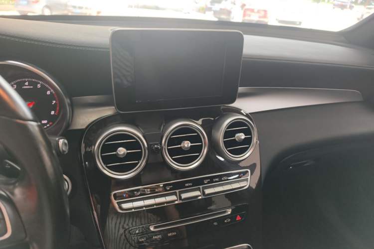 Used Mercedes-Benz GLC 2018 Facelifted GLC 260 4MATIC Dynamic Edition Audio And AC Panel
