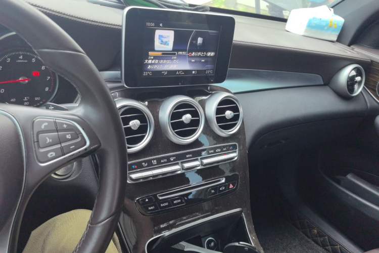 Used Mercedes-Benz GLC 2018 Facelift GLC 260 4MATIC Luxury Edition Audio And AC Panel