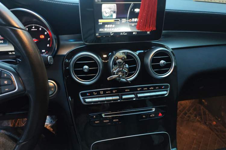 Used Mercedes-Benz GLC 2018 GLC 260 4MATIC Luxury Model Audio And AC Panel