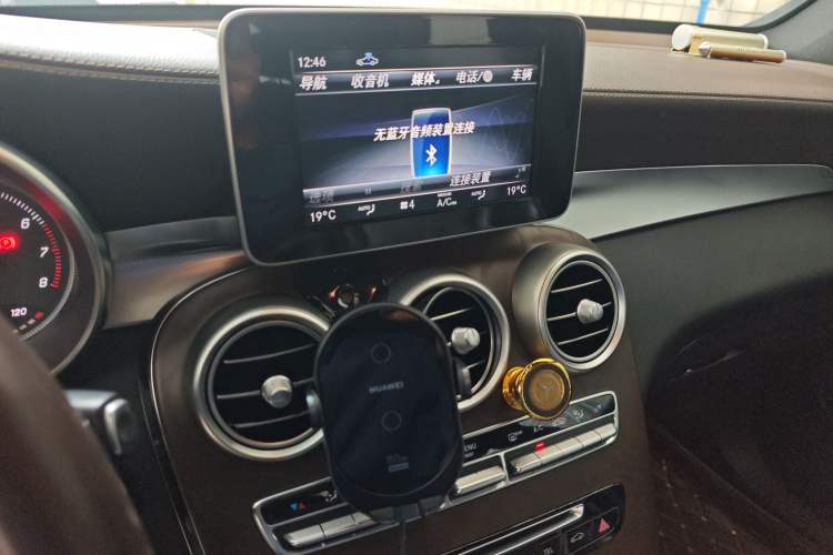Used Mercedes-Benz GLC 2018 GLC 300 4MATIC Sport Edition Audio And AC Panel