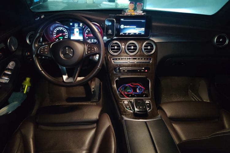 Used Mercedes-Benz GLC 2018 GLC 260 4MATIC Luxury Model Center Console