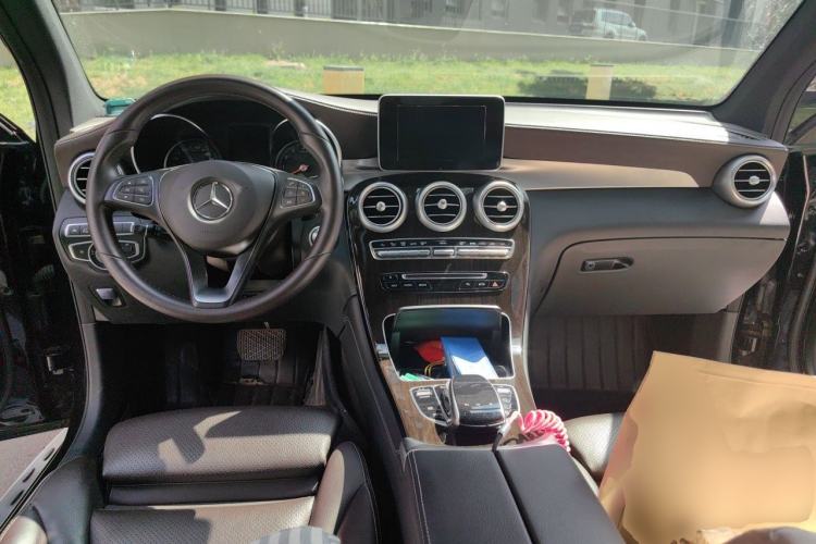 Used Mercedes-Benz GLC 2018 Facelift GLC 260 4MATIC Luxury Edition Center Console