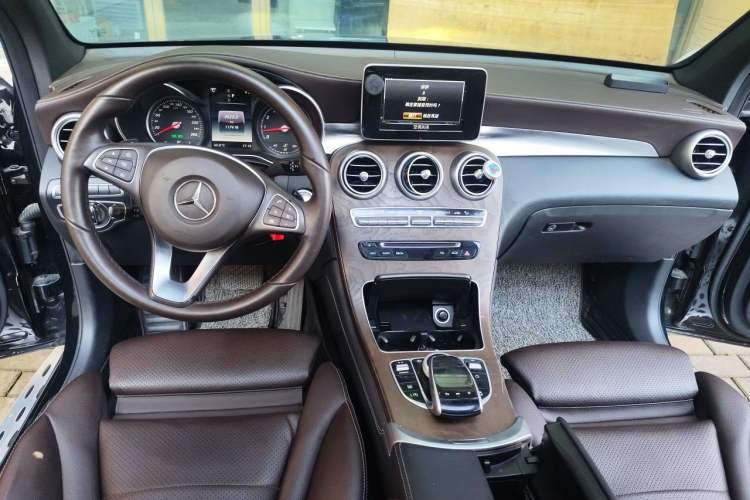 Used Mercedes-Benz GLC 2018 GLC 300 4MATIC Sport Edition Center Console