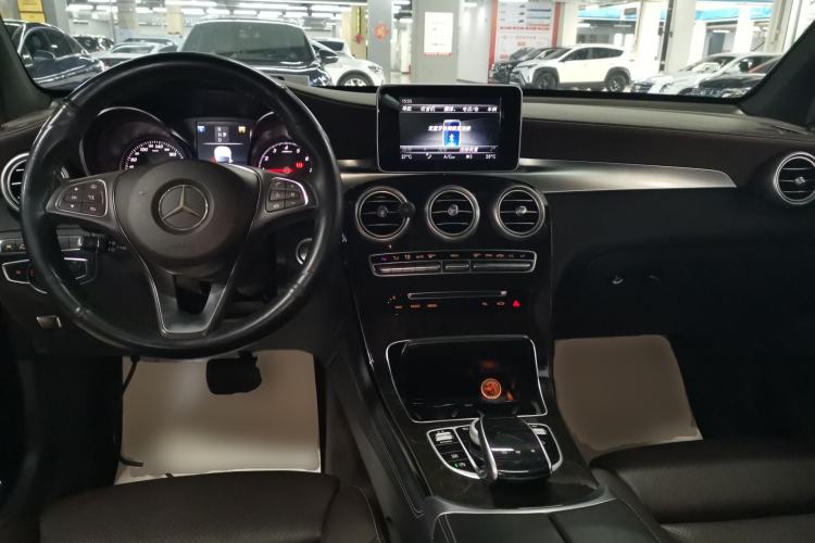 Used Mercedes-Benz GLC 2018 Facelift GLC 260 4MATIC Luxury Edition Center Console