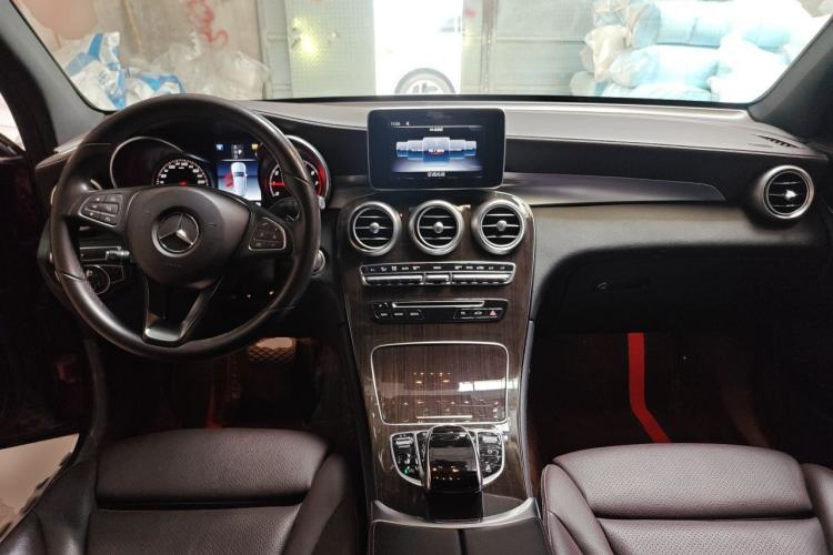 Used Mercedes-Benz GLC 2018 GLC 260 4MATIC Luxury Model Center Console