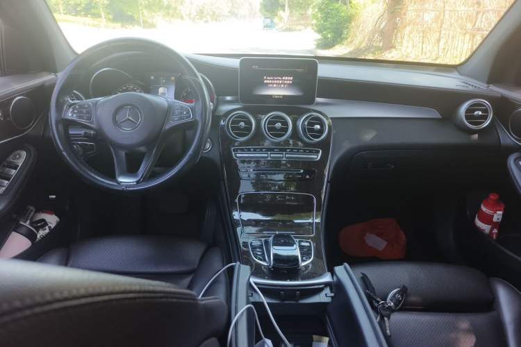 Used Mercedes-Benz GLC 2018 Facelifted GLC 260 4MATIC Dynamic Edition Center Console