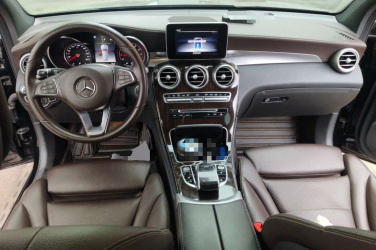 Used Mercedes-Benz GLC 2018 GLC 260 4MATIC Luxury Model Center Console