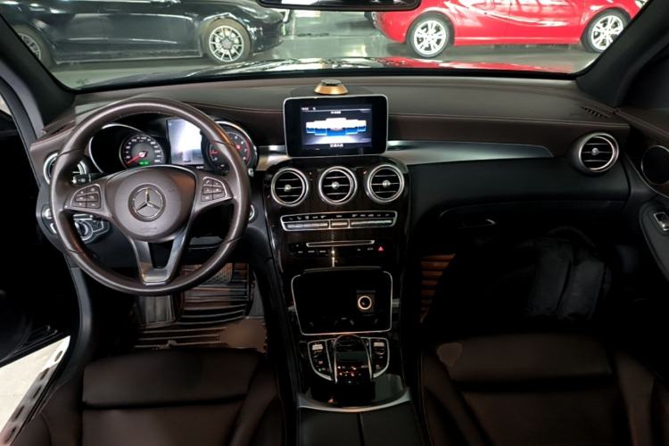 Used Mercedes-Benz GLC 2018 GLC 260 4MATIC Luxury Model Center Console