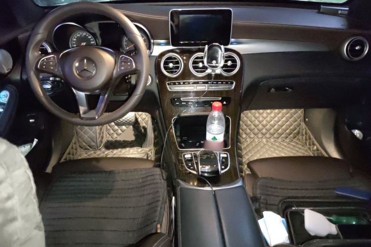 Used Mercedes-Benz GLC 2018 GLC 260 4MATIC Luxury Model Center Console