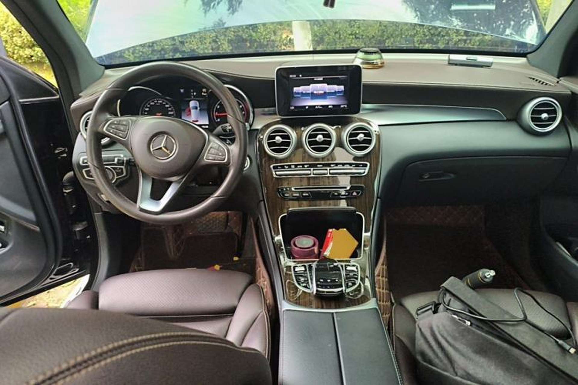 Used Mercedes-Benz GLC 2018 GLC 260 4MATIC Luxury Model Center Console