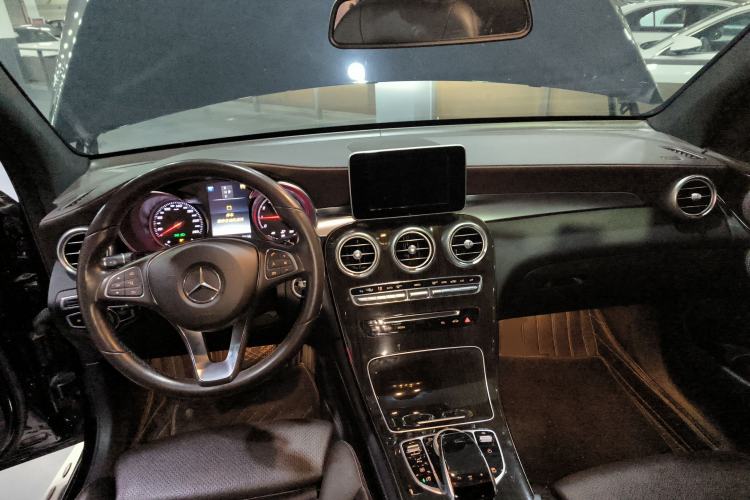 Used Mercedes-Benz GLC 2018 GLC 260 4MATIC Dynamic Edition Center Console