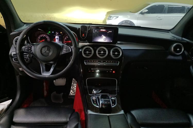 Used Mercedes-Benz GLC 2018 GLC 260 4MATIC Dynamic Edition Center Console