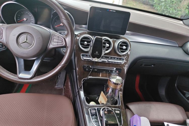 Used Mercedes-Benz GLC 2018 Facelifted GLC 260 4MATIC Dynamic Edition Center Console