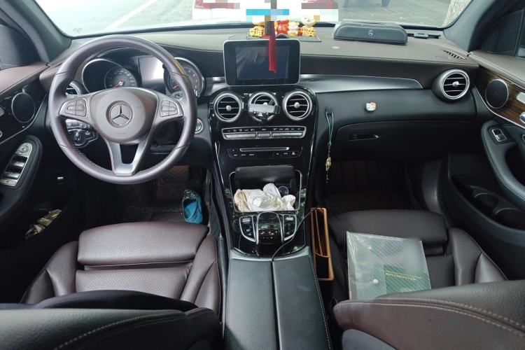 Used Mercedes-Benz GLC 2018 GLC 260 4MATIC Luxury Model Center Console
