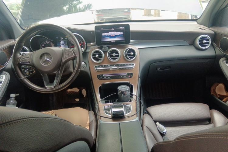 Used Mercedes-Benz GLC 2018 GLC 300 4MATIC Sport Edition Center Console