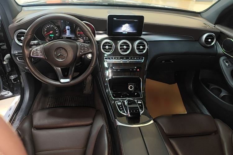 Used Mercedes-Benz GLC 2018 GLC 260 4MATIC Dynamic Edition Center Console